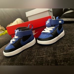 Baby crib Nike court borough mid 2 shoes size 2c